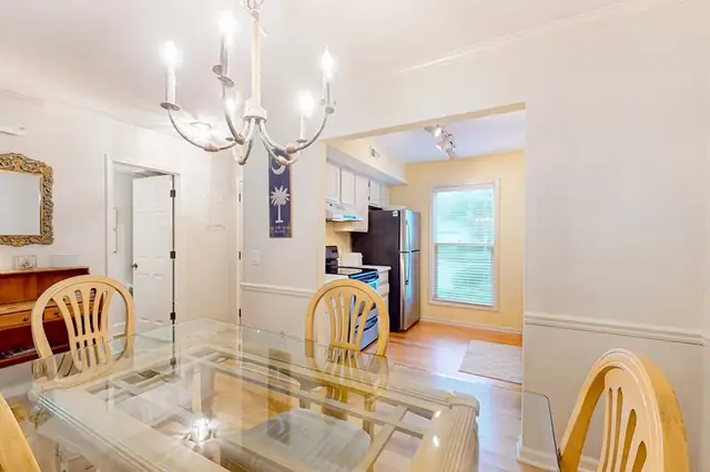 Dining area at The Cottages at Shipyard 39